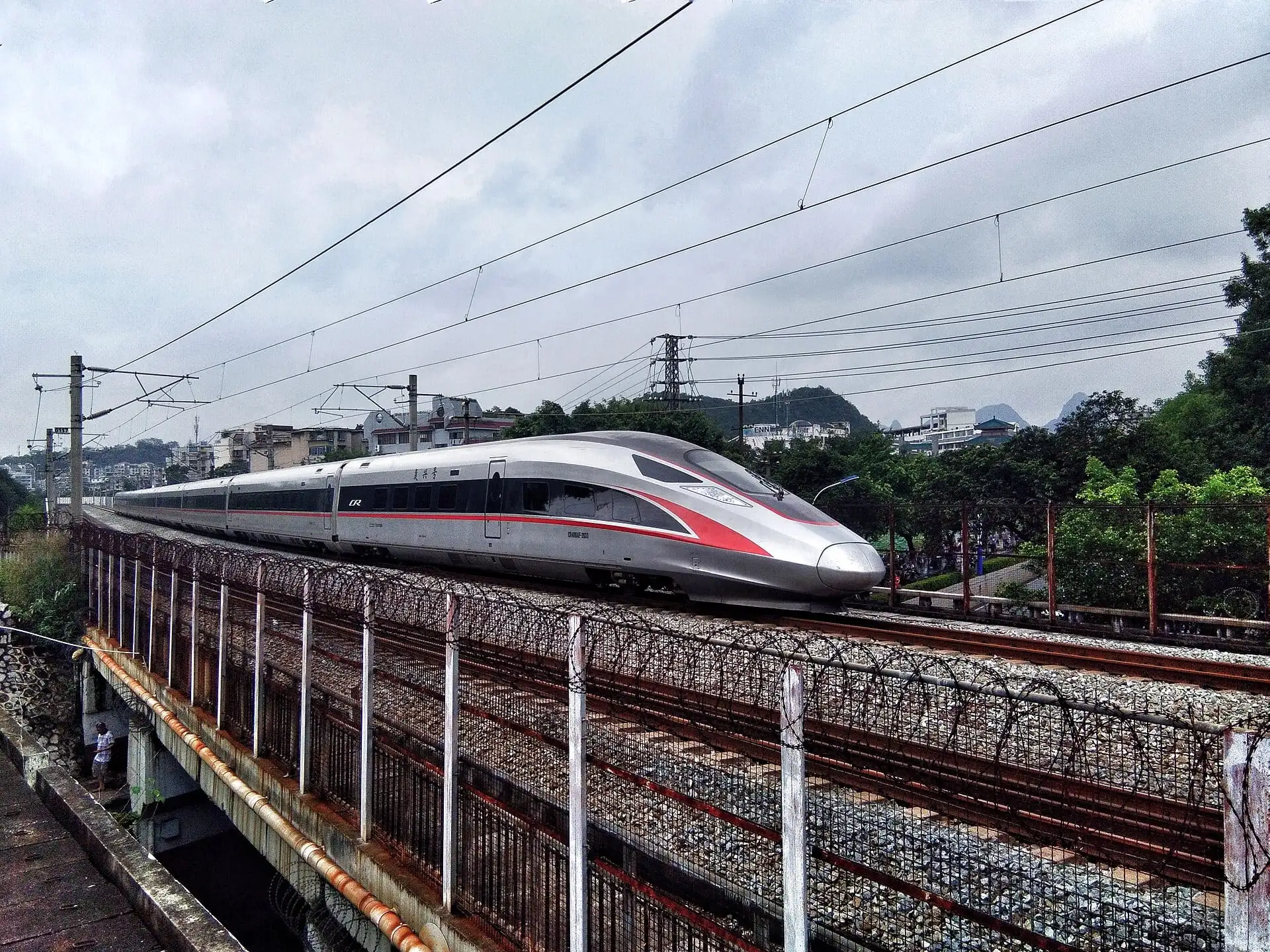 A Fuxing high-speed train crossing a bridge in Guilin